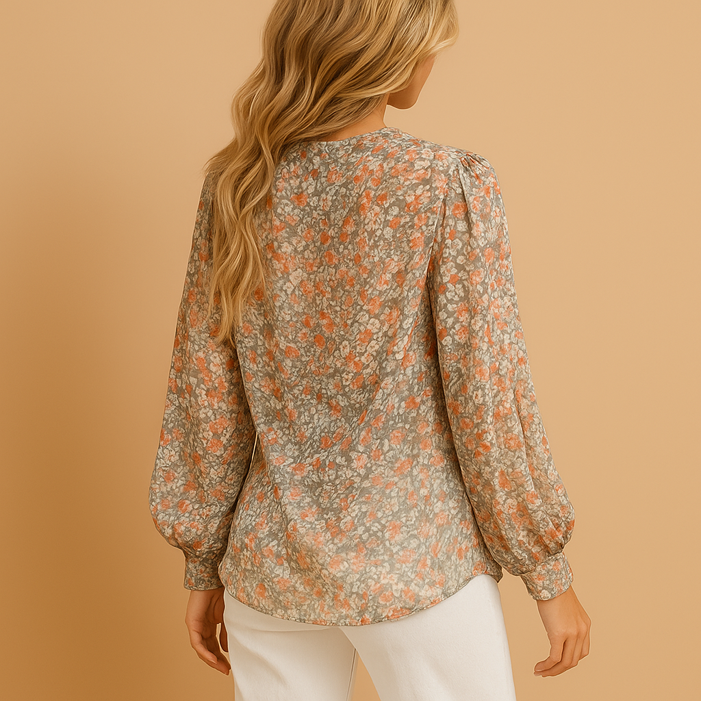 Floral print summer blouse for women in pink, white and green with loose fit and long sleeves, ideal for work, leisure and warm weather outfits.