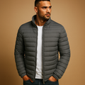 Men’s quilted summer jacket with a lightweight design, suitable for spring and summer, easy to combine with casual outfits.
